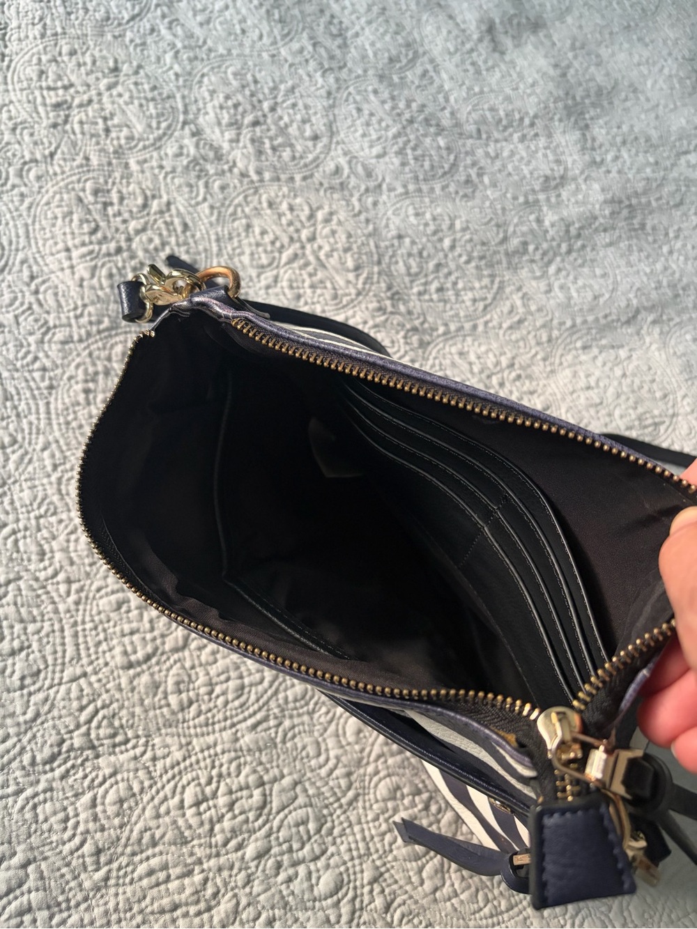 Poppy & Peonies Everday Crossbody in Navy and White Striped with Gold Hardware - Picture 8 of 10